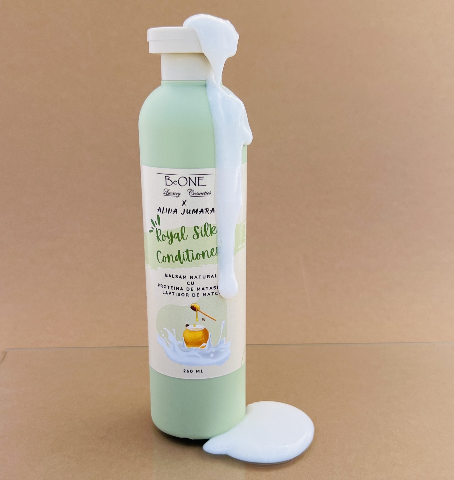 Royal Silk Conditioner ~ Balsam Natural pentru par cu laptisor de matca si proteina de matase ~ 260 ml